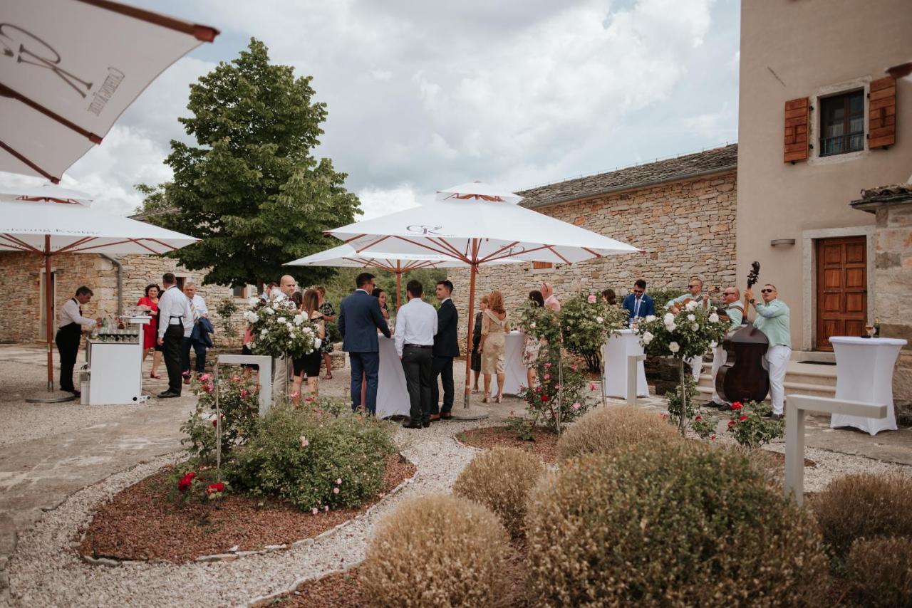 Villa Poropati, Groznjan, Istria - Luxury Countryside Estate For Up To 19 Persons - Large Pool Of 80M2 With Kids Section ภายนอก รูปภาพ