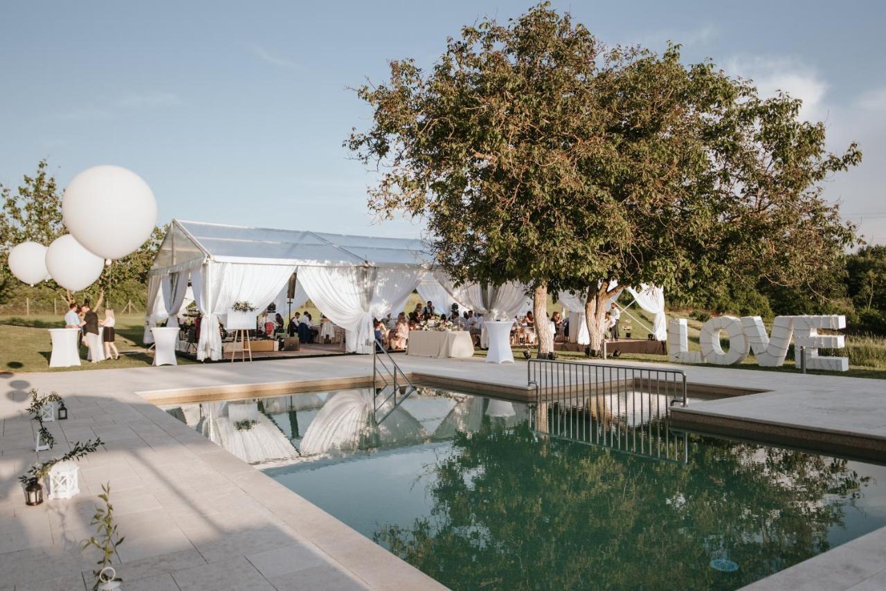Villa Poropati, Groznjan, Istria - Luxury Countryside Estate For Up To 19 Persons - Large Pool Of 80M2 With Kids Section ภายนอก รูปภาพ