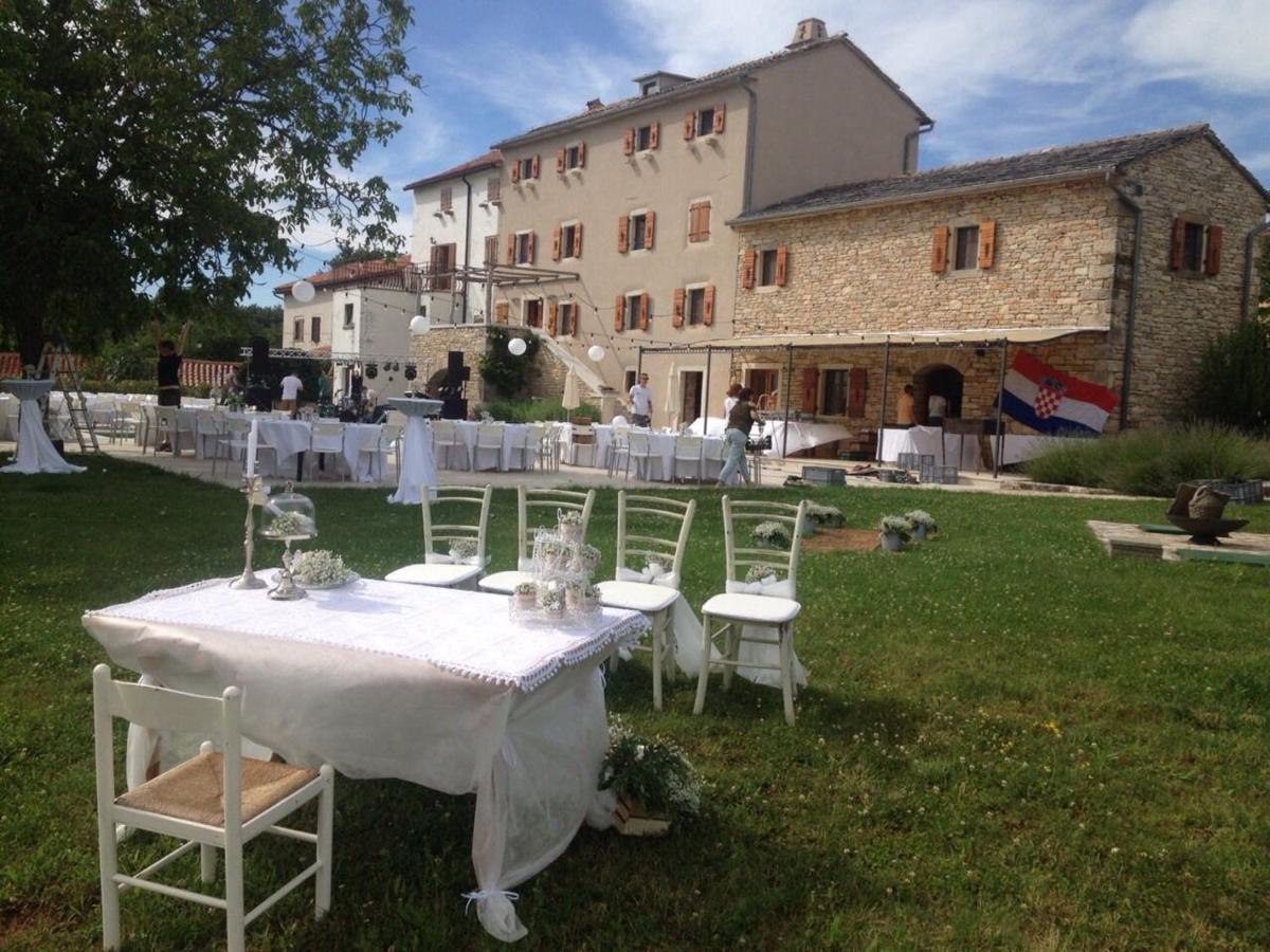 Villa Poropati, Groznjan, Istria - Luxury Countryside Estate For Up To 19 Persons - Large Pool Of 80M2 With Kids Section ภายนอก รูปภาพ