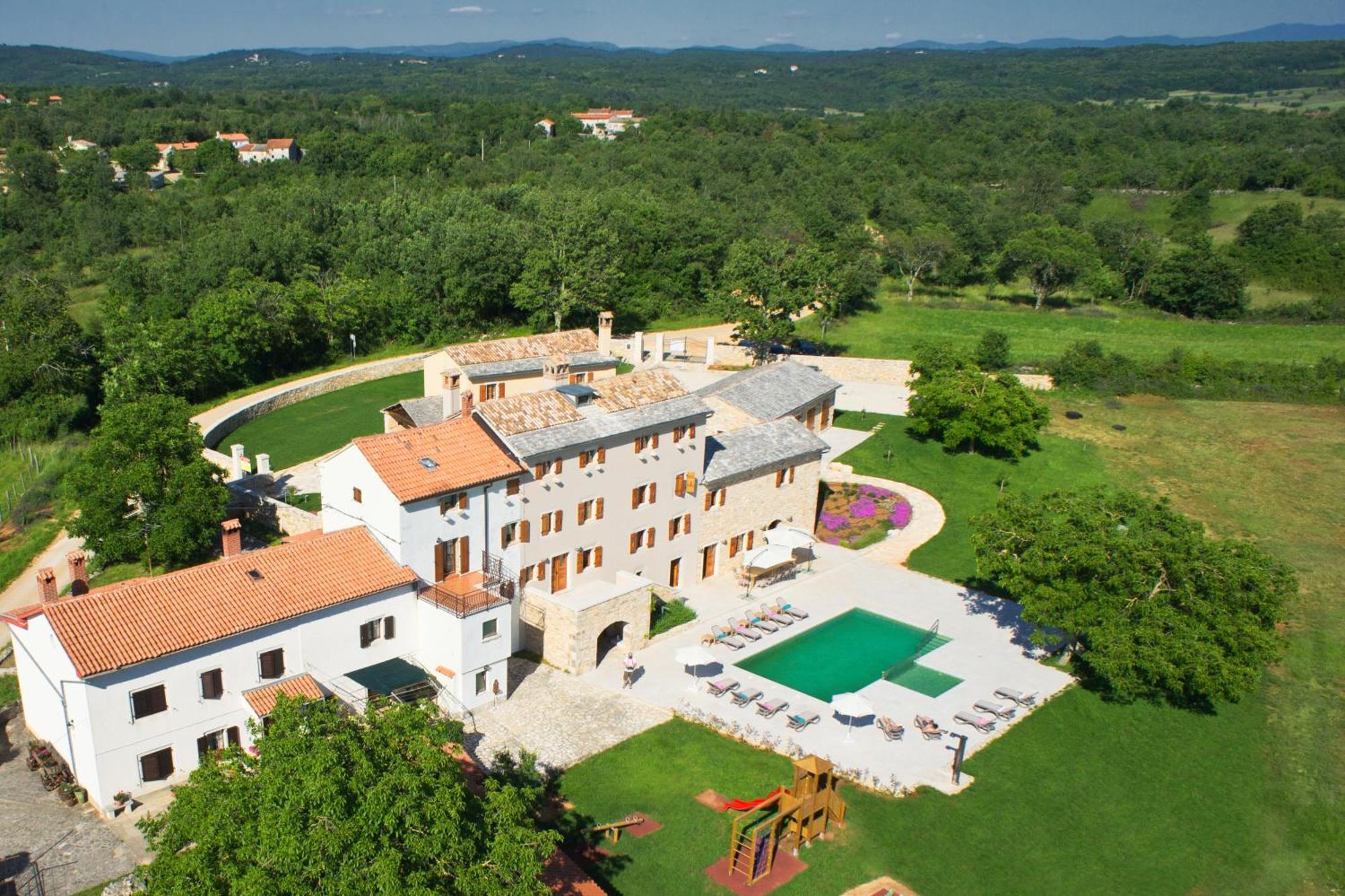 Villa Poropati, Groznjan, Istria - Luxury Countryside Estate For Up To 19 Persons - Large Pool Of 80M2 With Kids Section ภายนอก รูปภาพ