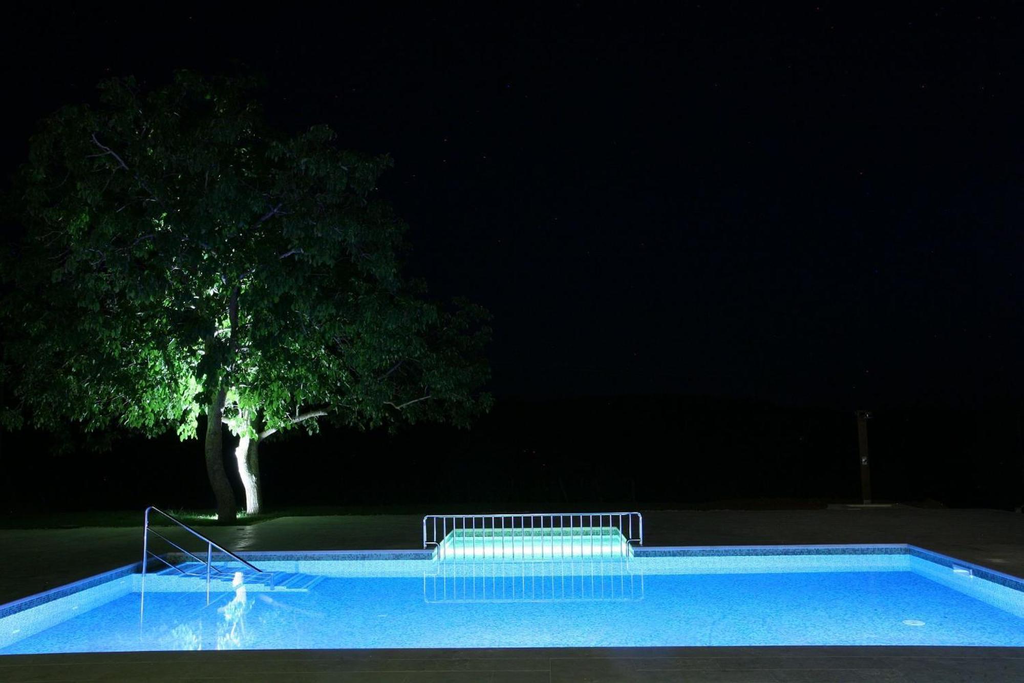 Villa Poropati, Groznjan, Istria - Luxury Countryside Estate For Up To 19 Persons - Large Pool Of 80M2 With Kids Section ภายนอก รูปภาพ