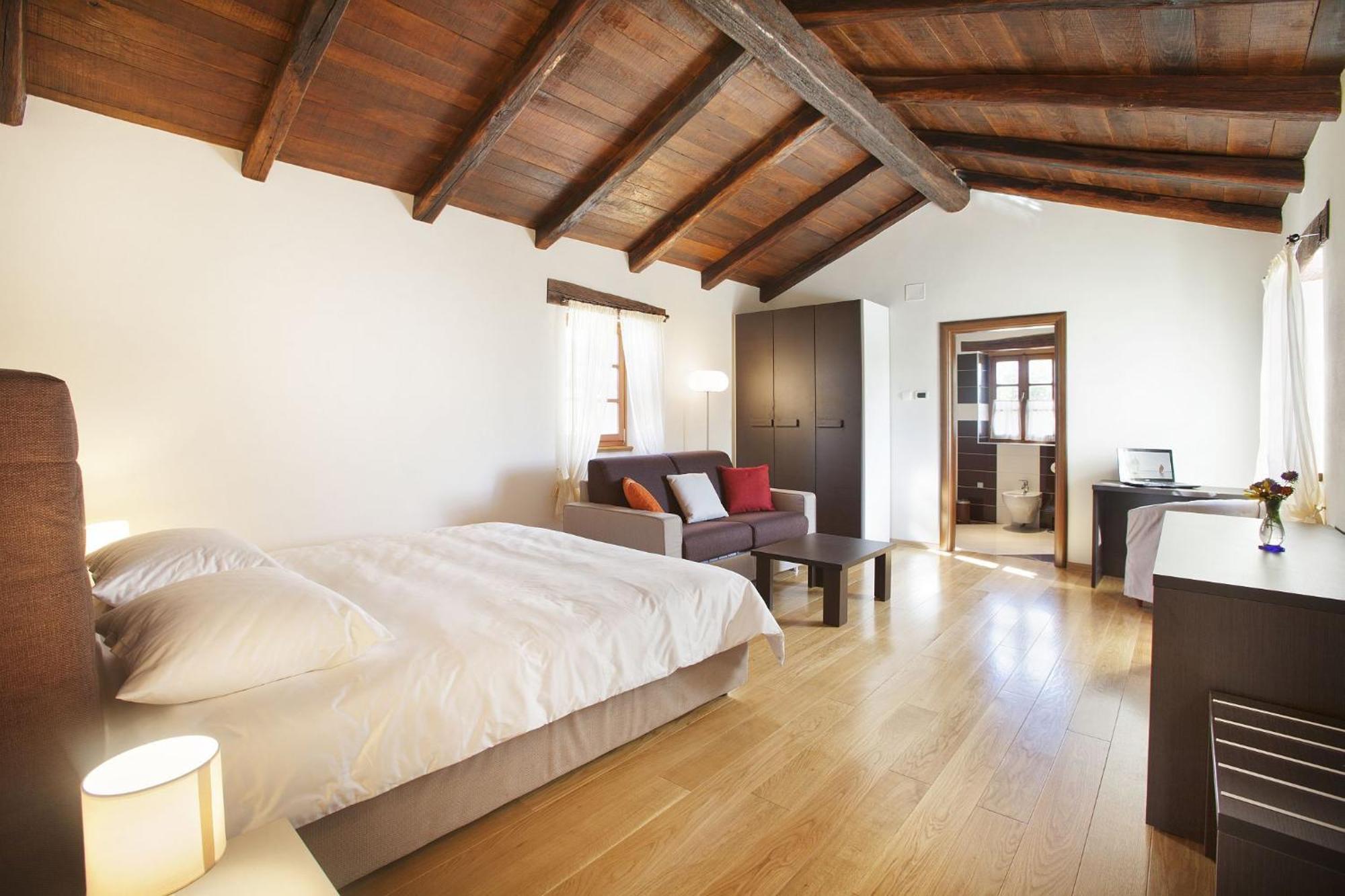 Villa Poropati, Groznjan, Istria - Luxury Countryside Estate For Up To 19 Persons - Large Pool Of 80M2 With Kids Section ภายนอก รูปภาพ
