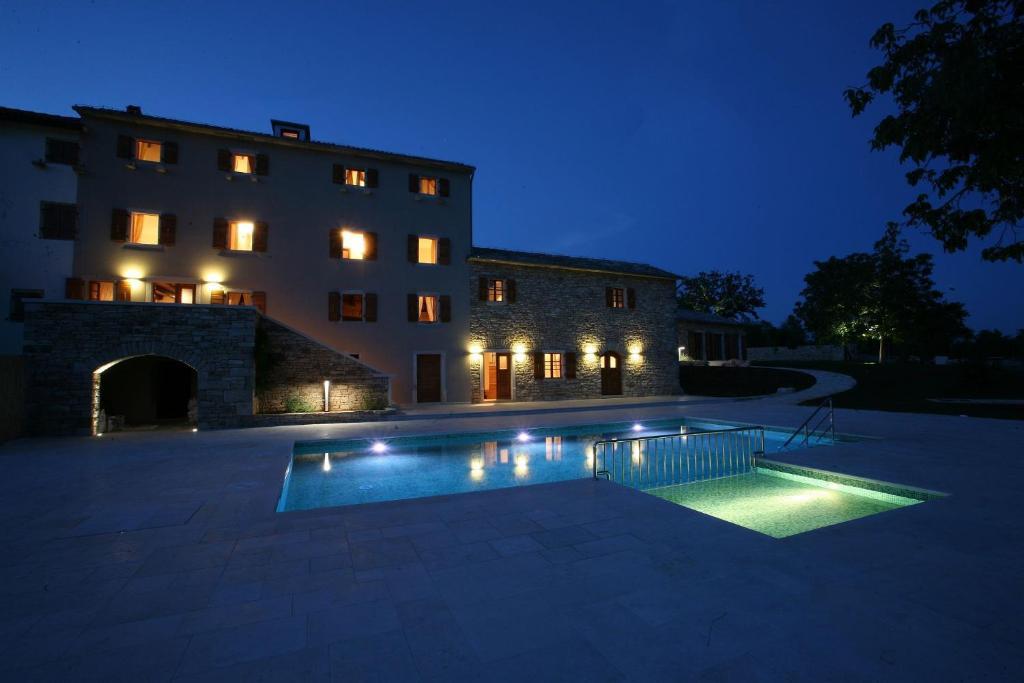 Villa Poropati, Groznjan, Istria - Luxury Countryside Estate For Up To 19 Persons - Large Pool Of 80M2 With Kids Section ห้อง รูปภาพ