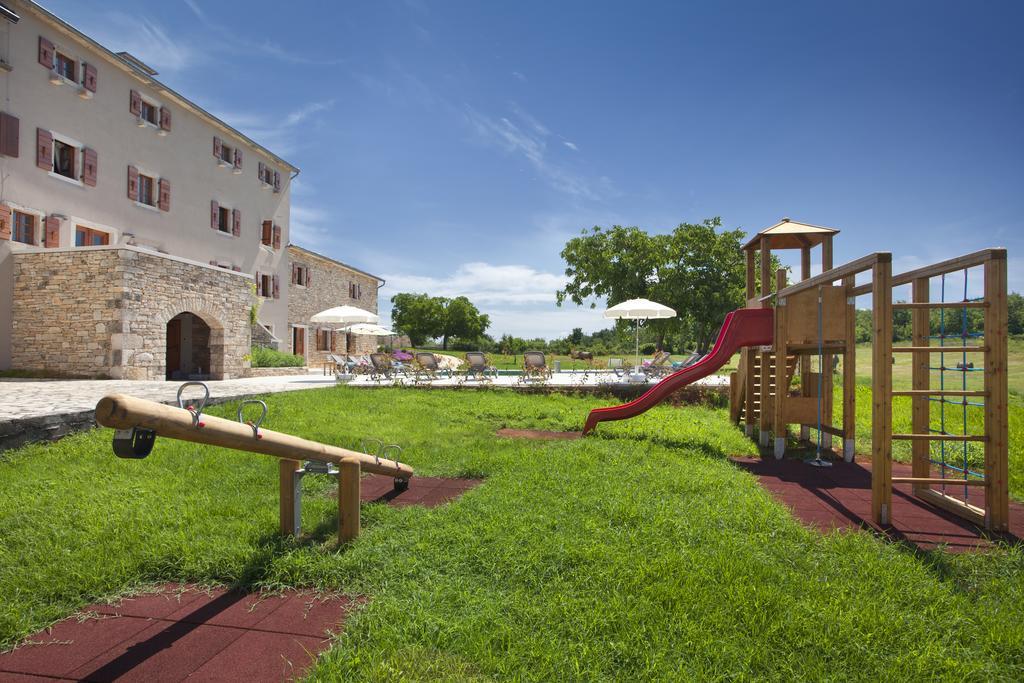 Villa Poropati, Groznjan, Istria - Luxury Countryside Estate For Up To 19 Persons - Large Pool Of 80M2 With Kids Section ภายนอก รูปภาพ