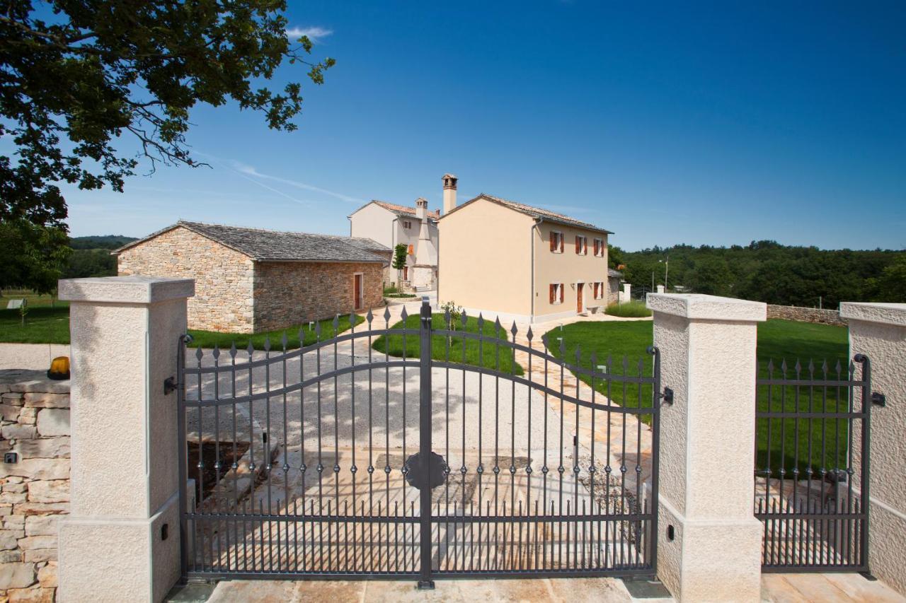 Villa Poropati, Groznjan, Istria - Luxury Countryside Estate For Up To 19 Persons - Large Pool Of 80M2 With Kids Section ภายนอก รูปภาพ