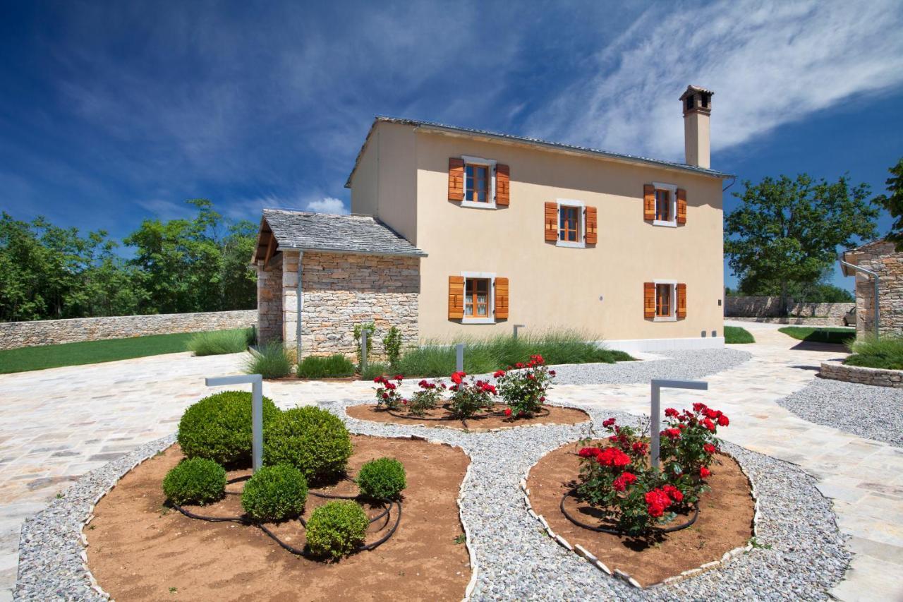 Villa Poropati, Groznjan, Istria - Luxury Countryside Estate For Up To 19 Persons - Large Pool Of 80M2 With Kids Section ภายนอก รูปภาพ