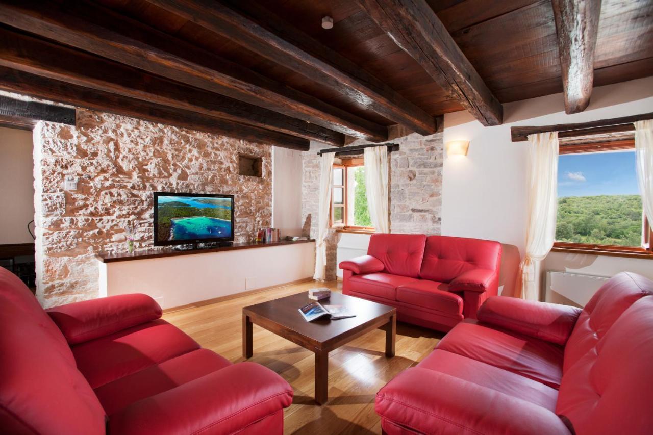Villa Poropati, Groznjan, Istria - Luxury Countryside Estate For Up To 19 Persons - Large Pool Of 80M2 With Kids Section ภายนอก รูปภาพ