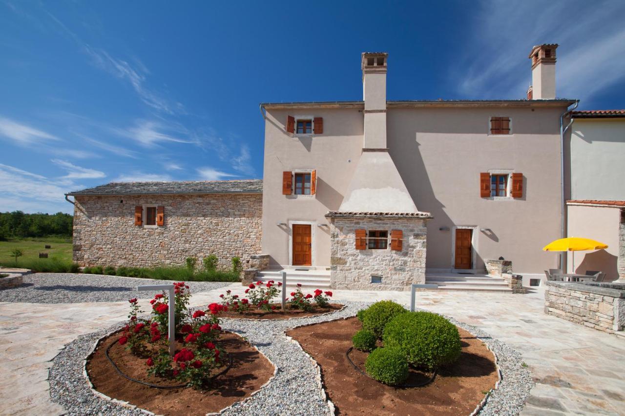 Villa Poropati, Groznjan, Istria - Luxury Countryside Estate For Up To 19 Persons - Large Pool Of 80M2 With Kids Section ภายนอก รูปภาพ