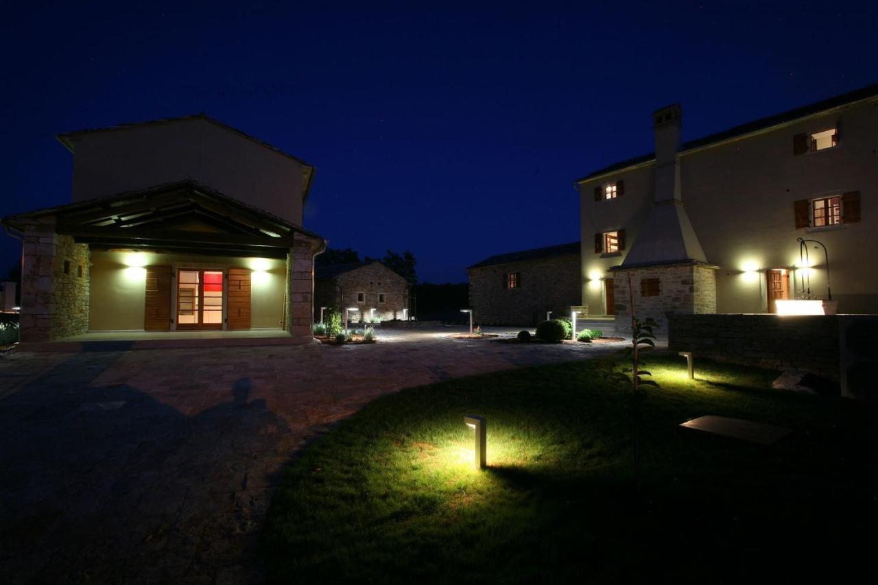 Villa Poropati, Groznjan, Istria - Luxury Countryside Estate For Up To 19 Persons - Large Pool Of 80M2 With Kids Section ห้อง รูปภาพ